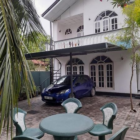 Hellen Homestay Negombo Exteriör bild