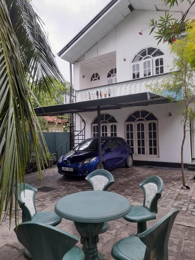 Hellen Homestay Negombo Exteriör bild