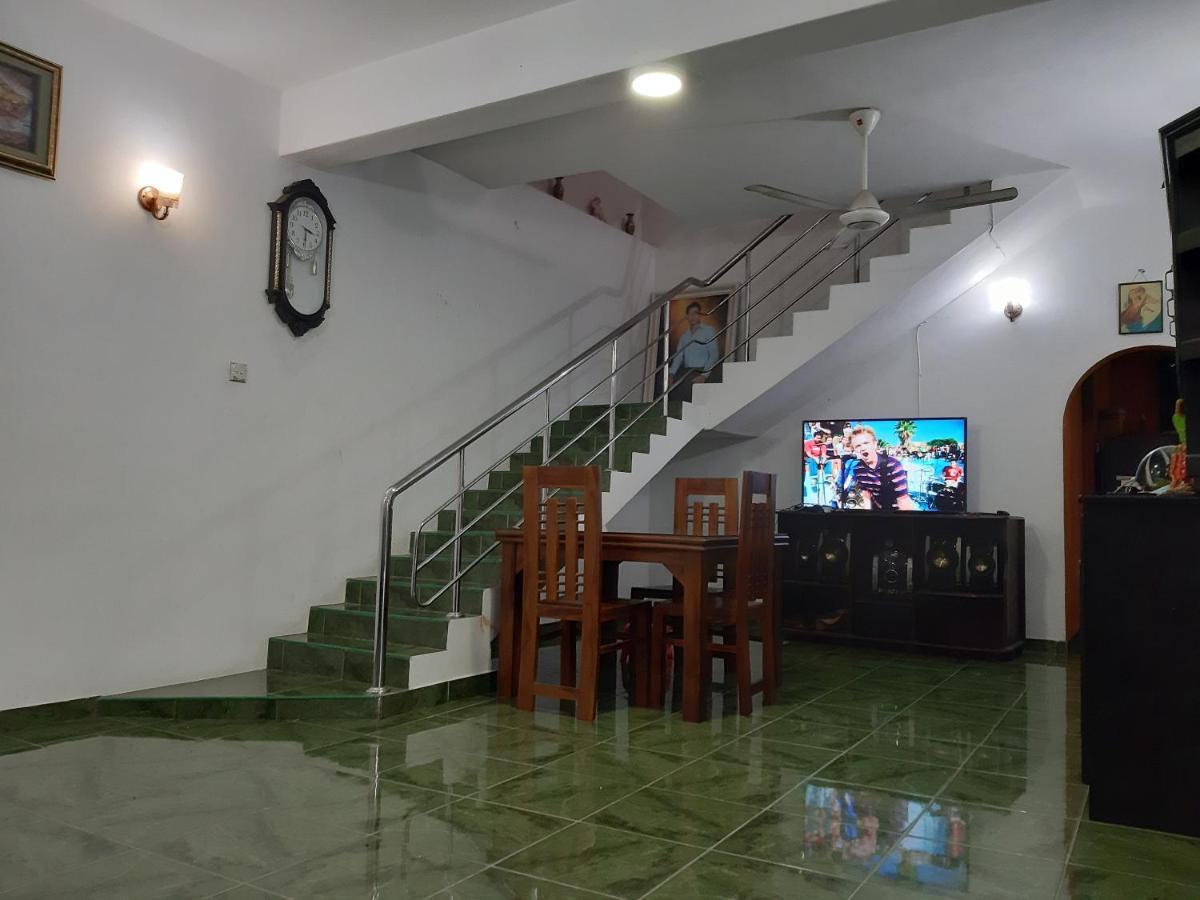 Hellen Homestay Negombo Exteriör bild